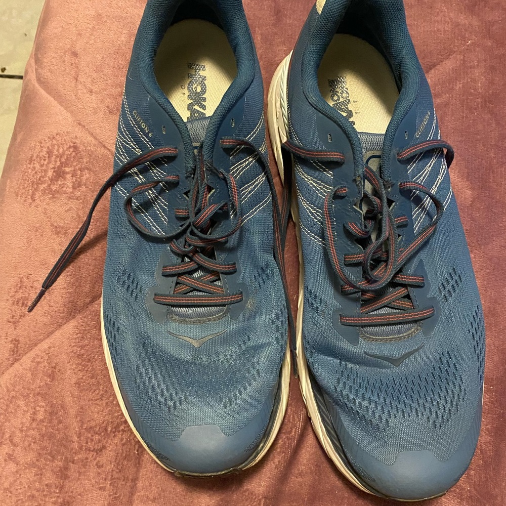 HOKA running shoes clifton 6